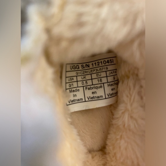 UGG- 0/1 baby booties lined infant size fuzzy velcro strap slippers pre-walkers - Picture 8 of 16